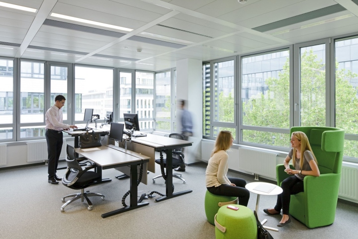 葛蘭素史克現(xiàn)代時尚辦公室設(shè)計