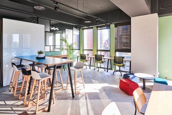 辦公室裝修設(shè)計的多功能共享空間