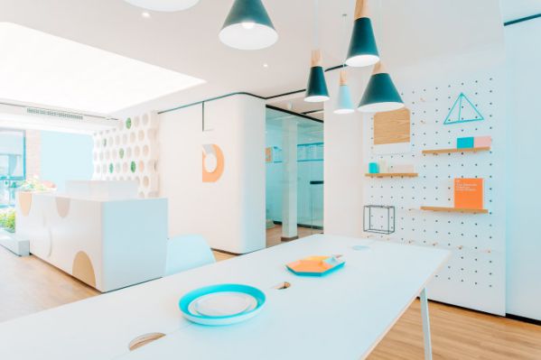 診所辦公室裝修傳遞的設(shè)計理念