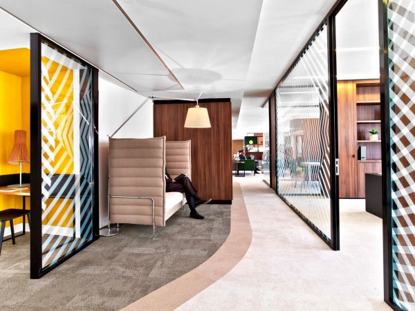 整個辦公室設(shè)計成什么色調(diào)比較好