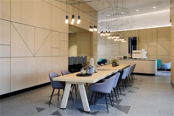 多功能辦公室設計打造的雙層辦公室