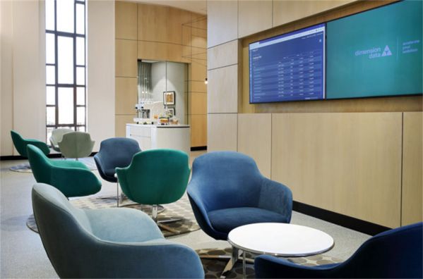 多功能辦公室設計打造的雙層辦公室